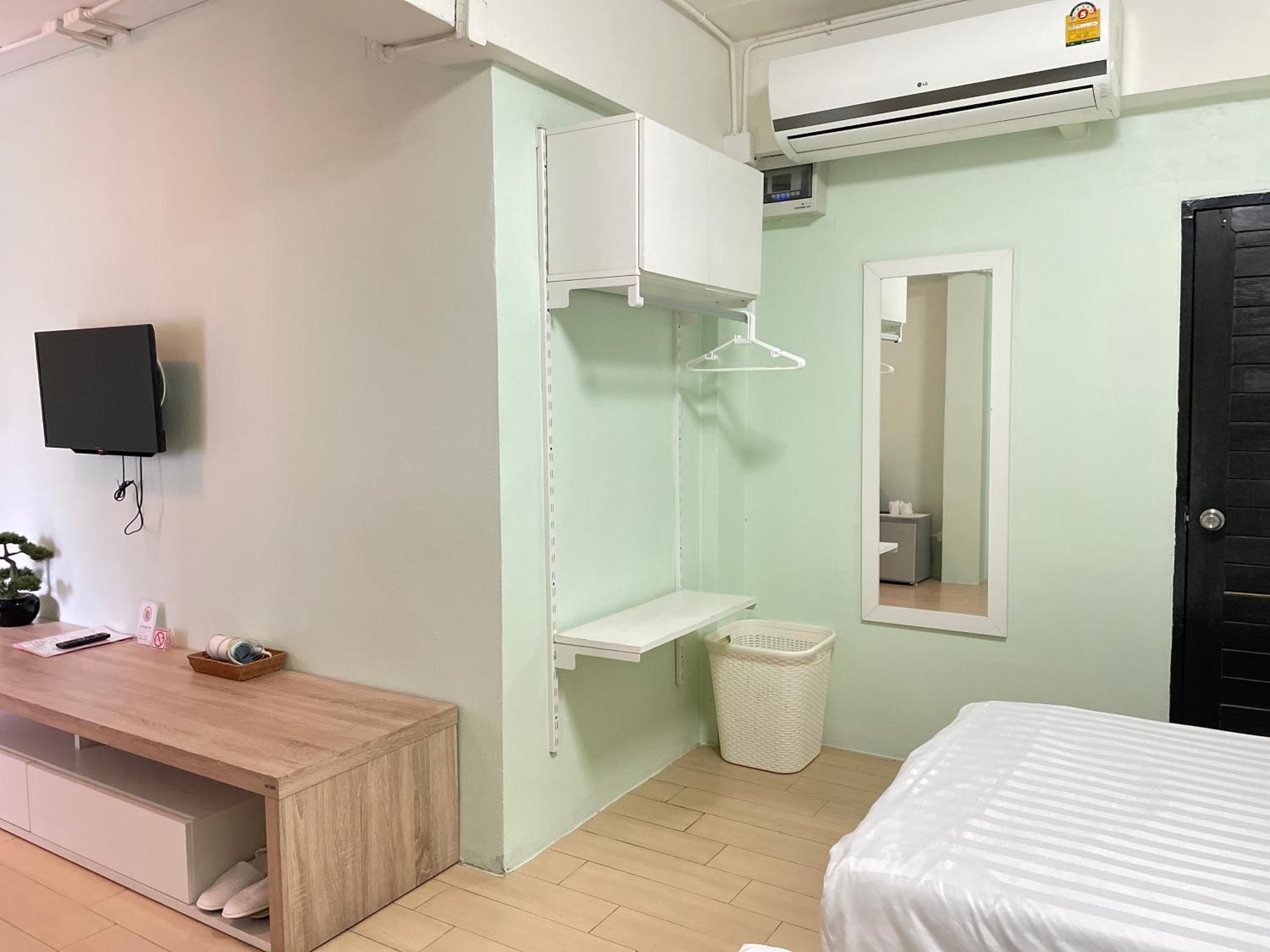チエンマイ Baan Ploy In (Adults Only)ホステル エクステリア 写真